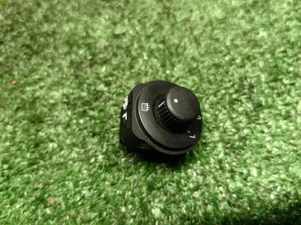 Кнопка управления зеркалами VW Polo V рест.