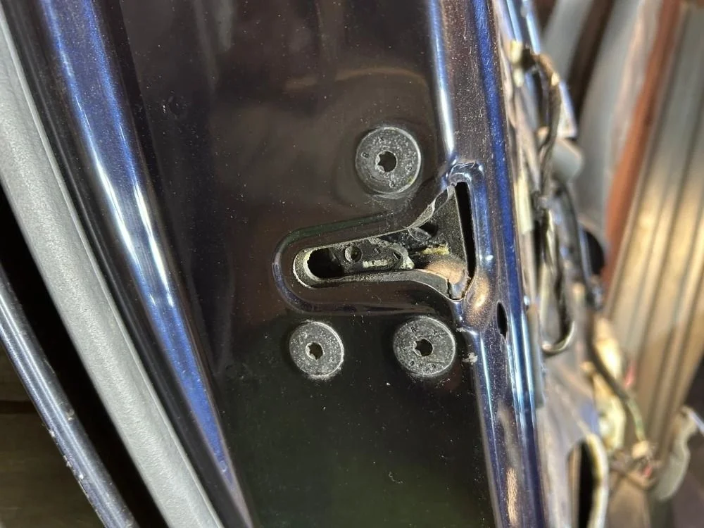 Замок двери задней левой Renault Laguna III