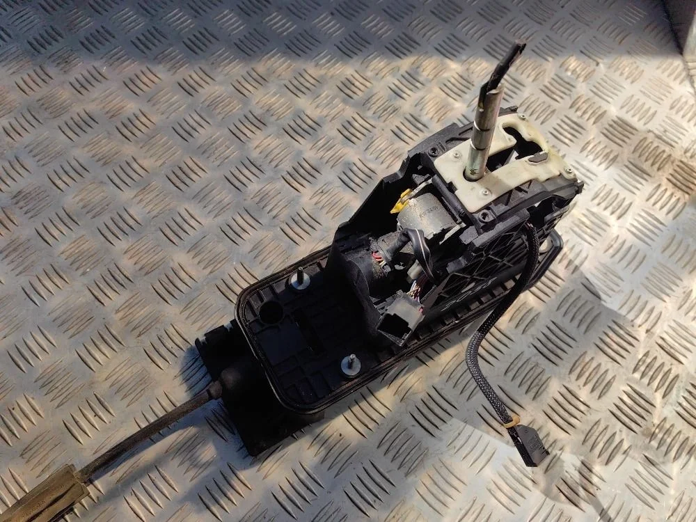 Кулиса КПП Volkswagen Passat B6 без троса