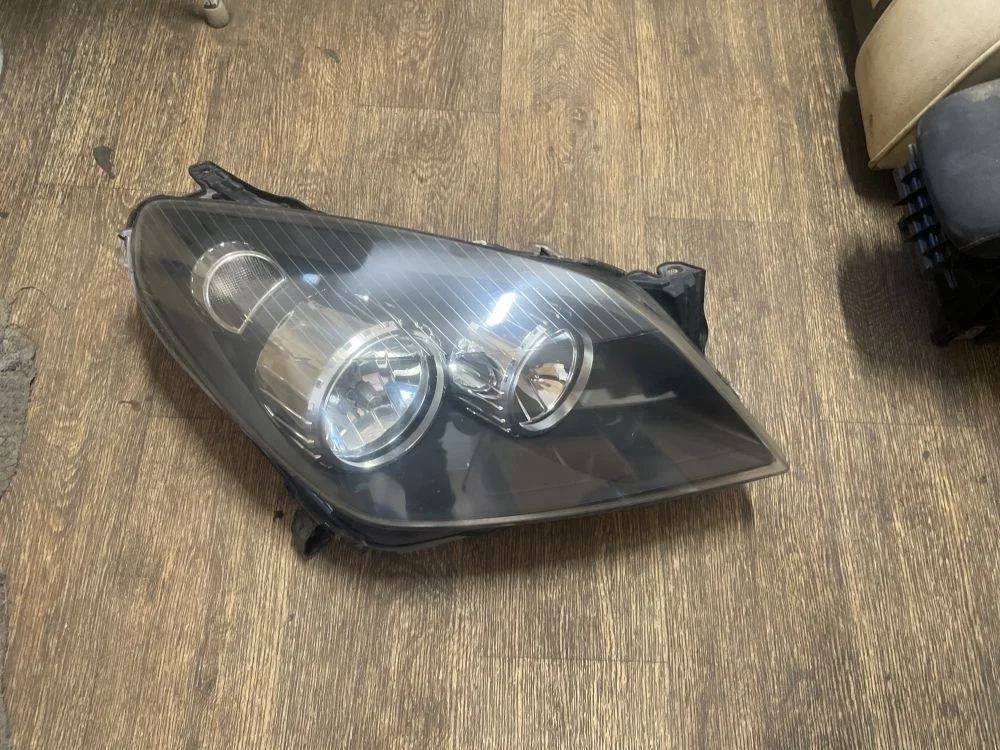 фара правая opel astra H черная