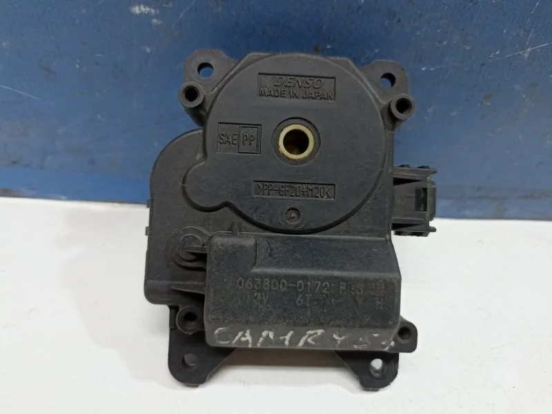 Моторчик заслонки печки Toyota Camry 50 2011-2018 0638000172
