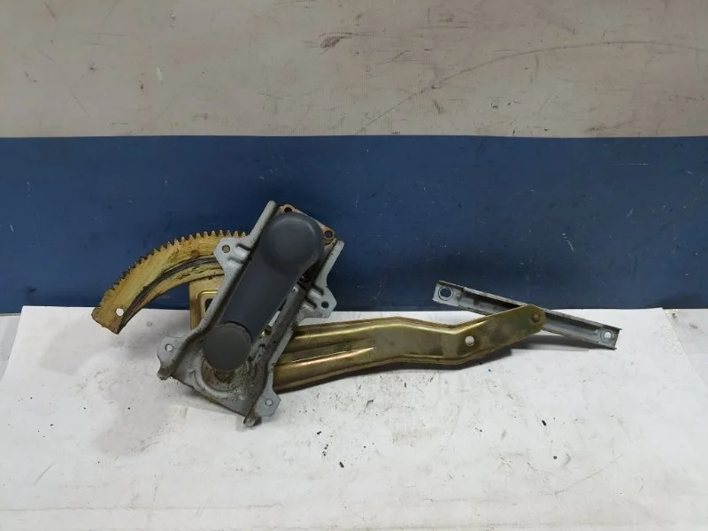 Стеклоподъемник механический Nissan Almera Classic 2006 8272195F0A B10 1.6 QG16DE, задний левый