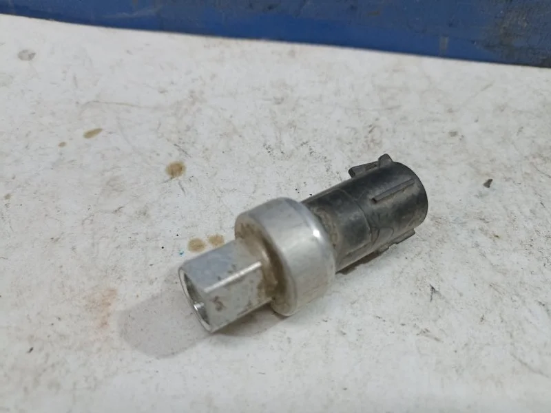 Датчик давления компрессора кондиционера Ford Focus 2 2011 1016565 1.6 SHDA