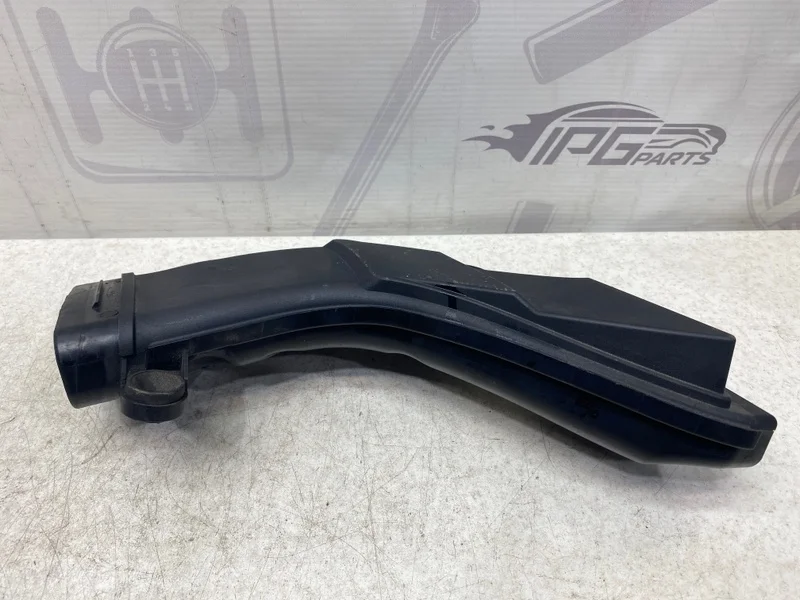 Патрубок воздушного фильтра правый Mercedes-benz 2014 W212