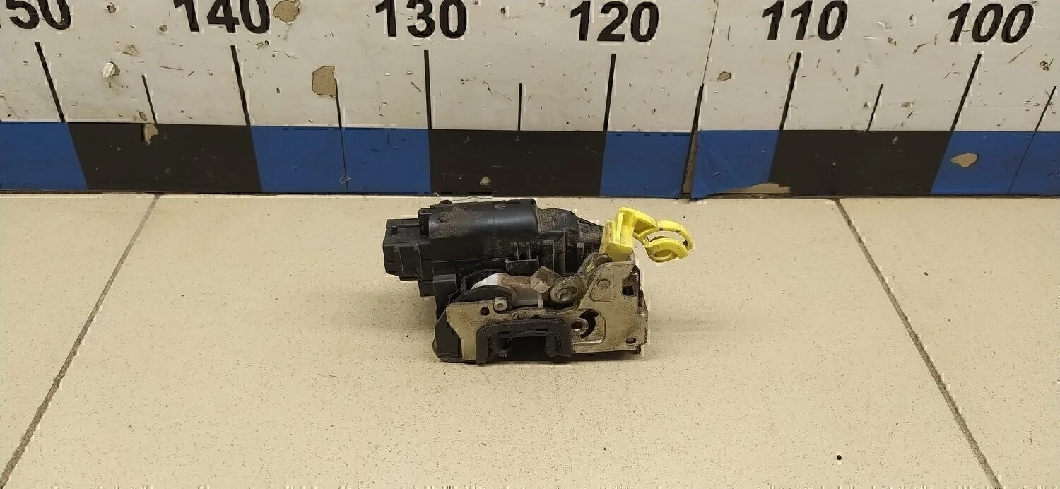 Замок двери задней правой Duster 2012>