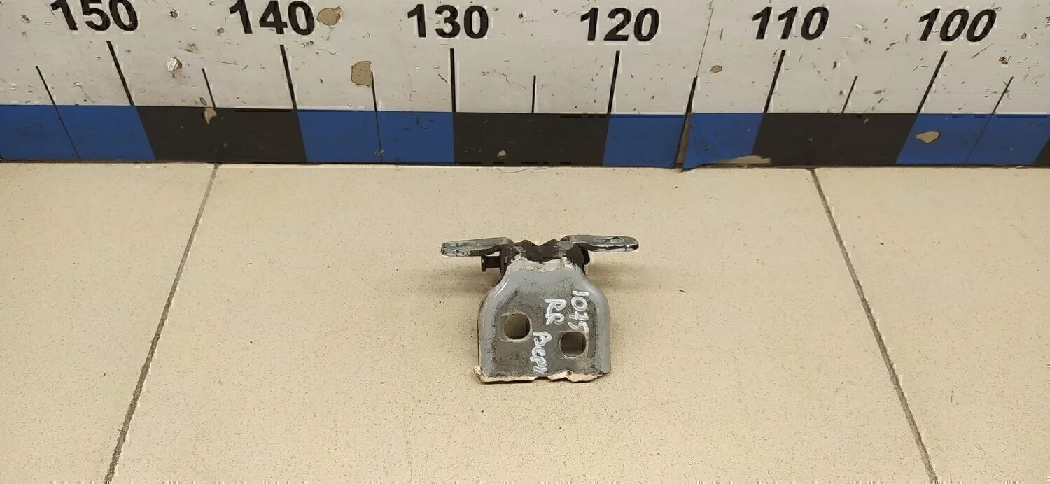 Петля двери задней правой нижняя Duster 2012>