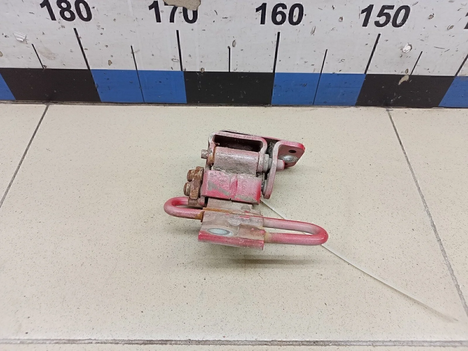 Петля двери передней правой нижняя A3 (8L1) 1996-2003