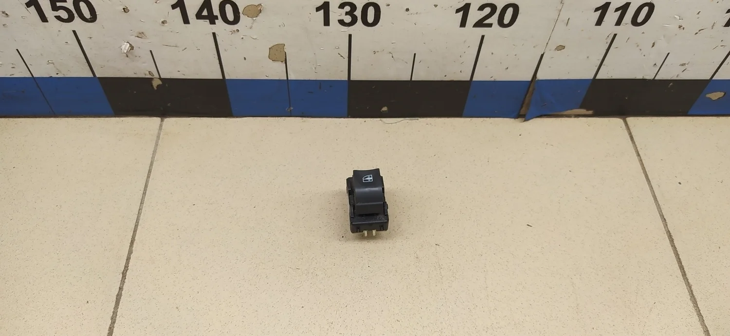 Кнопка стеклоподъемника Duster 2012>