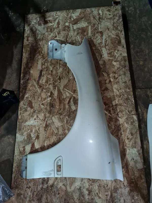 Крыло Volvo V70 2004 SW