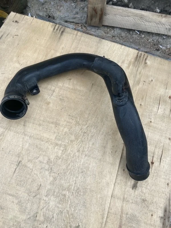 Патрубок воздушного фильтра TOYOTA Land Cruiser 2010 1788651010 URJ200 1VD-FTV 4.5, левый