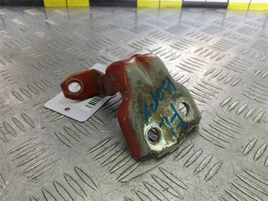 Петля двери передней правой нижняя SUZUKI SX4 I р