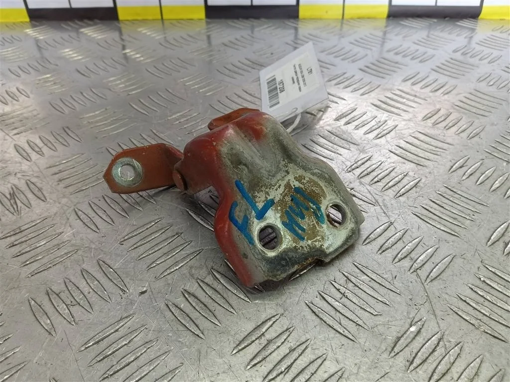 Петля двери SUZUKI SX4 I рестайлинг (2009—2014)