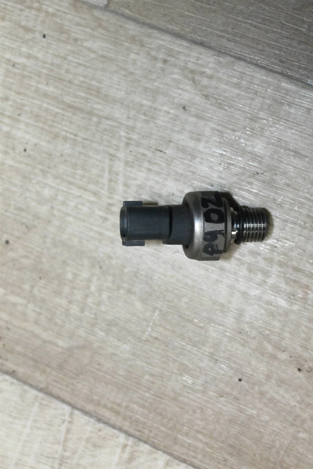 Б.у. датчик давления масла TOYOTA VITZ SCP90 TOYOTA VITZ SCP90