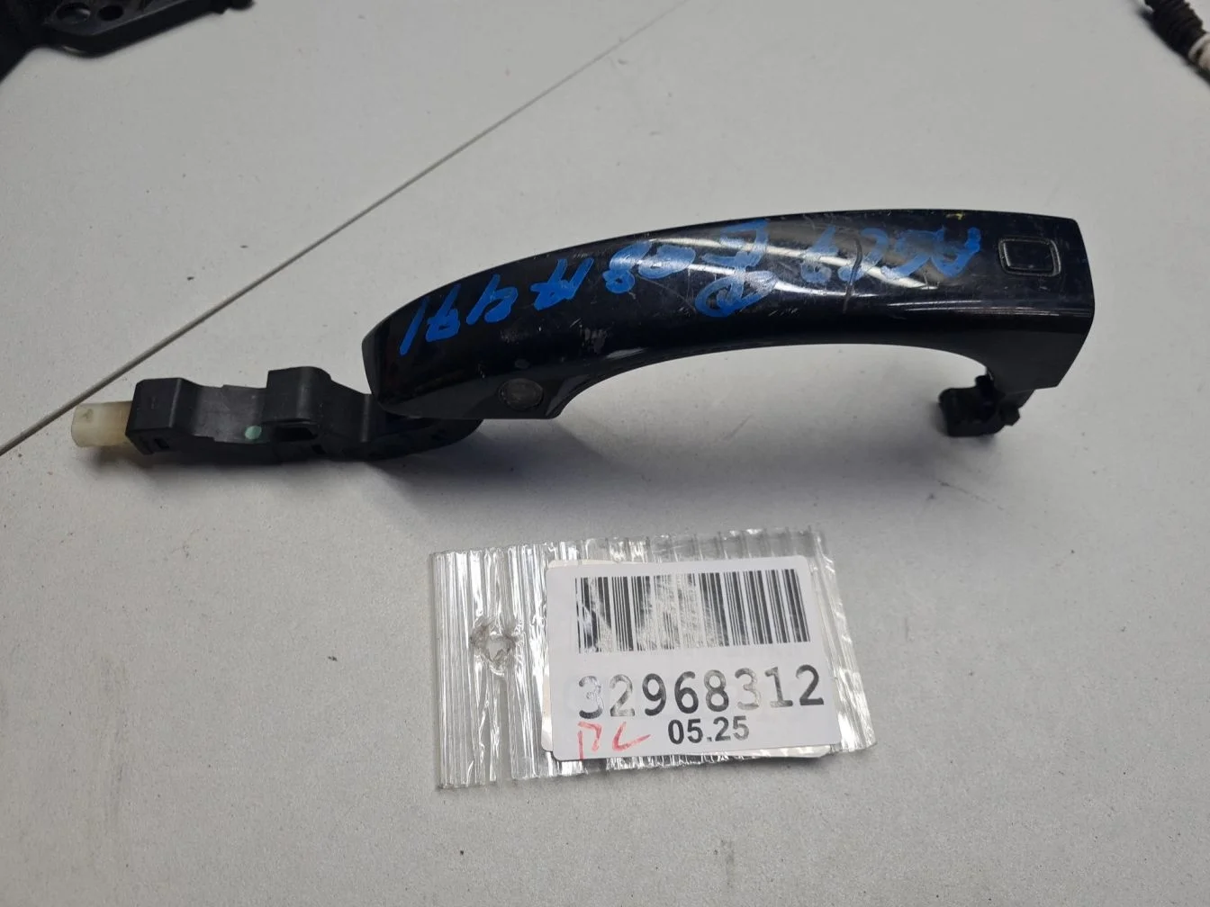 Ручка двери нaружная левая для Audi A6 C7 Allroad quattro 2012-2019