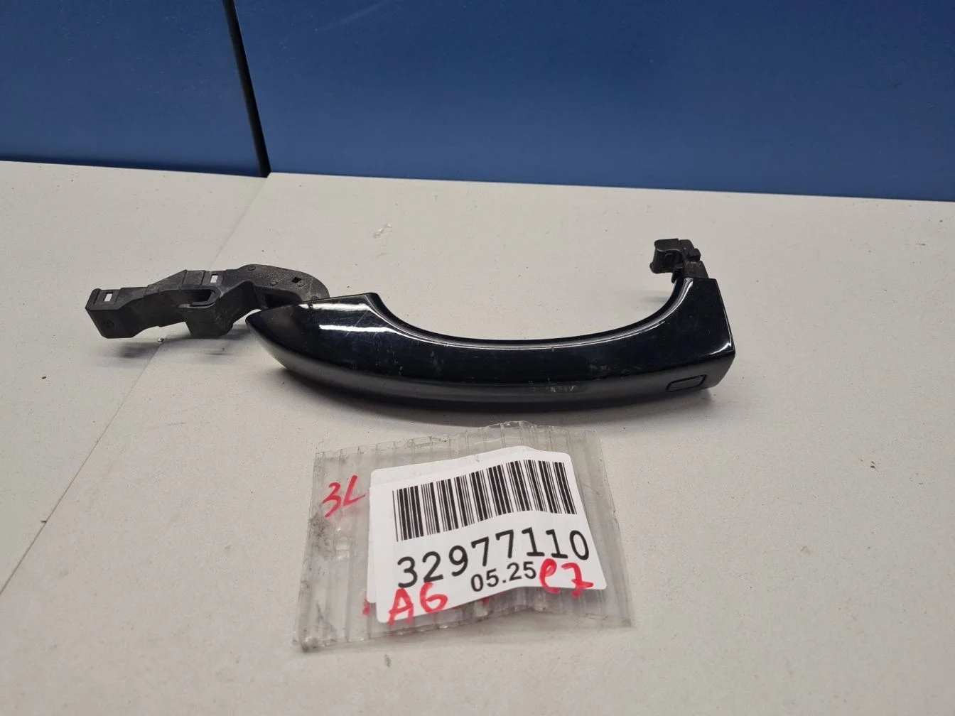 Ручка двери нaружная левая для Audi A6 C7 Allroad quattro 2012-2019