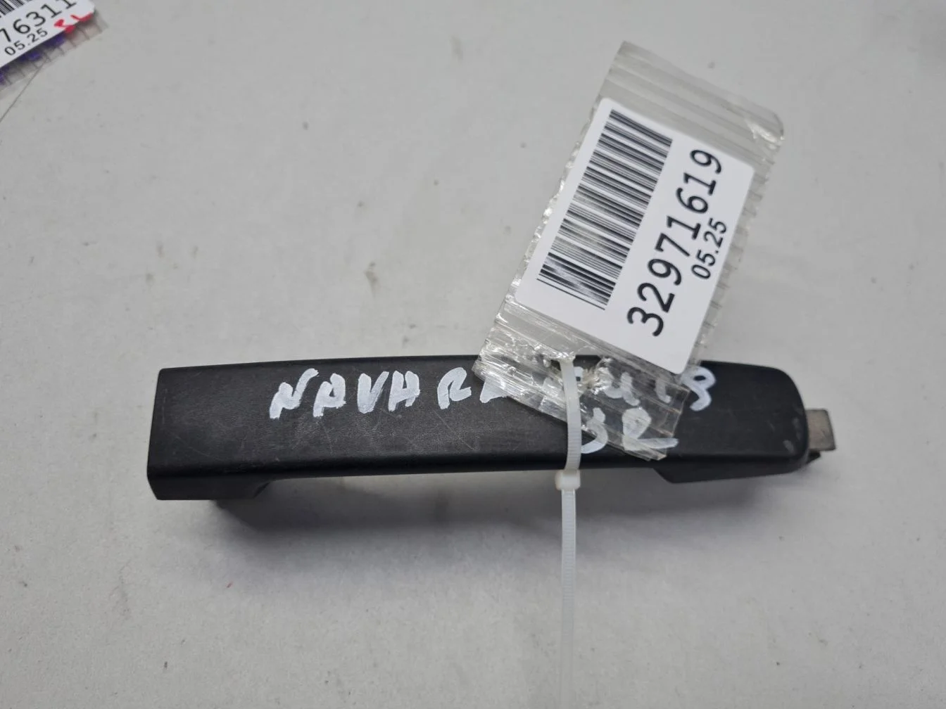 Ручка двери нaружная для Nissan Navara D40 2005-2015