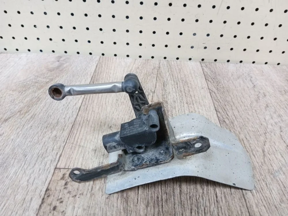 Датчик положения кузова VAG Passat CC B6 (2008—2012) 1K 1K2, 5N2, B6, 4G5, 8p