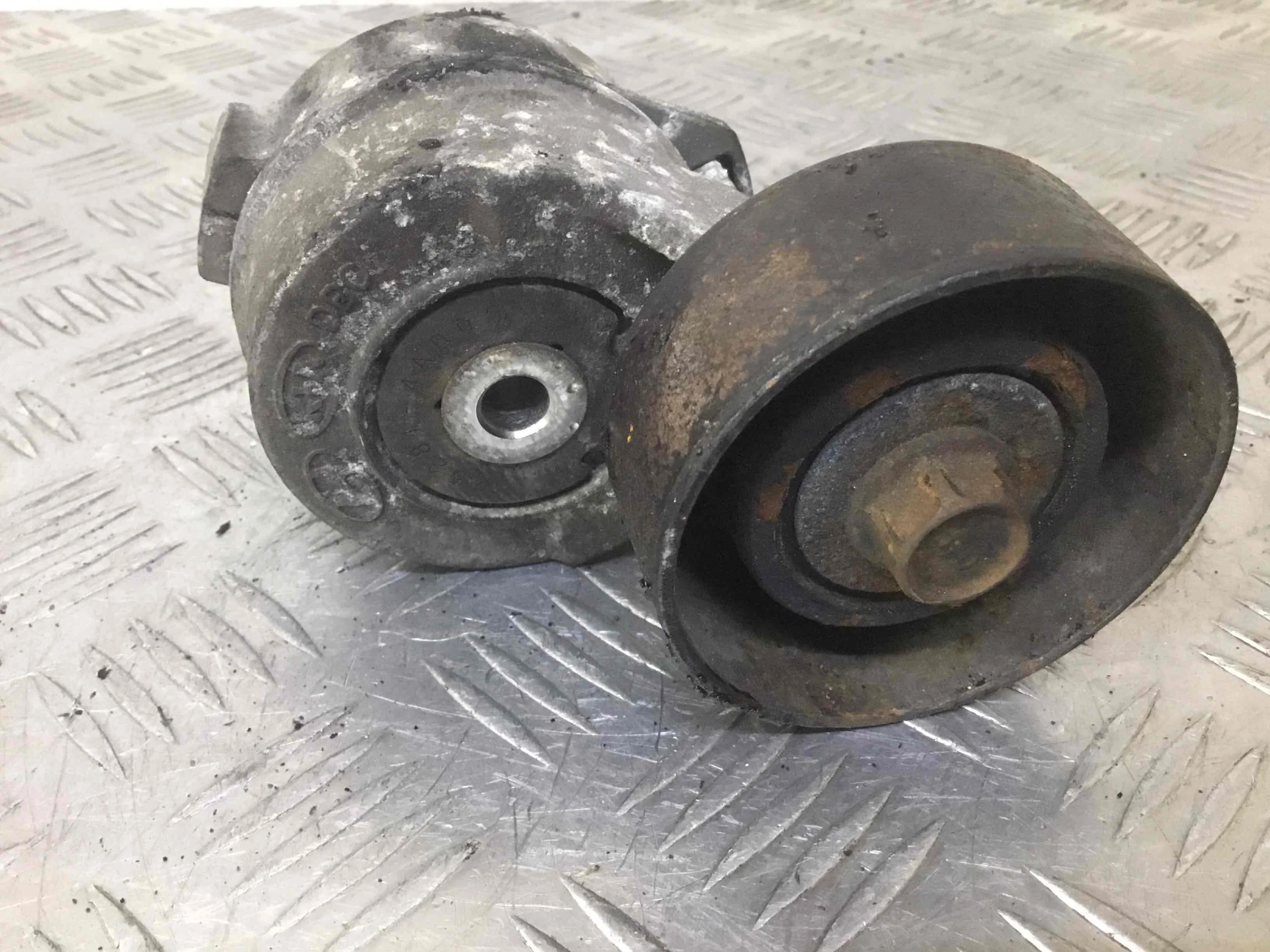 Натяжитель ремня генератора Kia Sorento 1 поколение (2002-2006) дизель 2.5 CRDi Механика