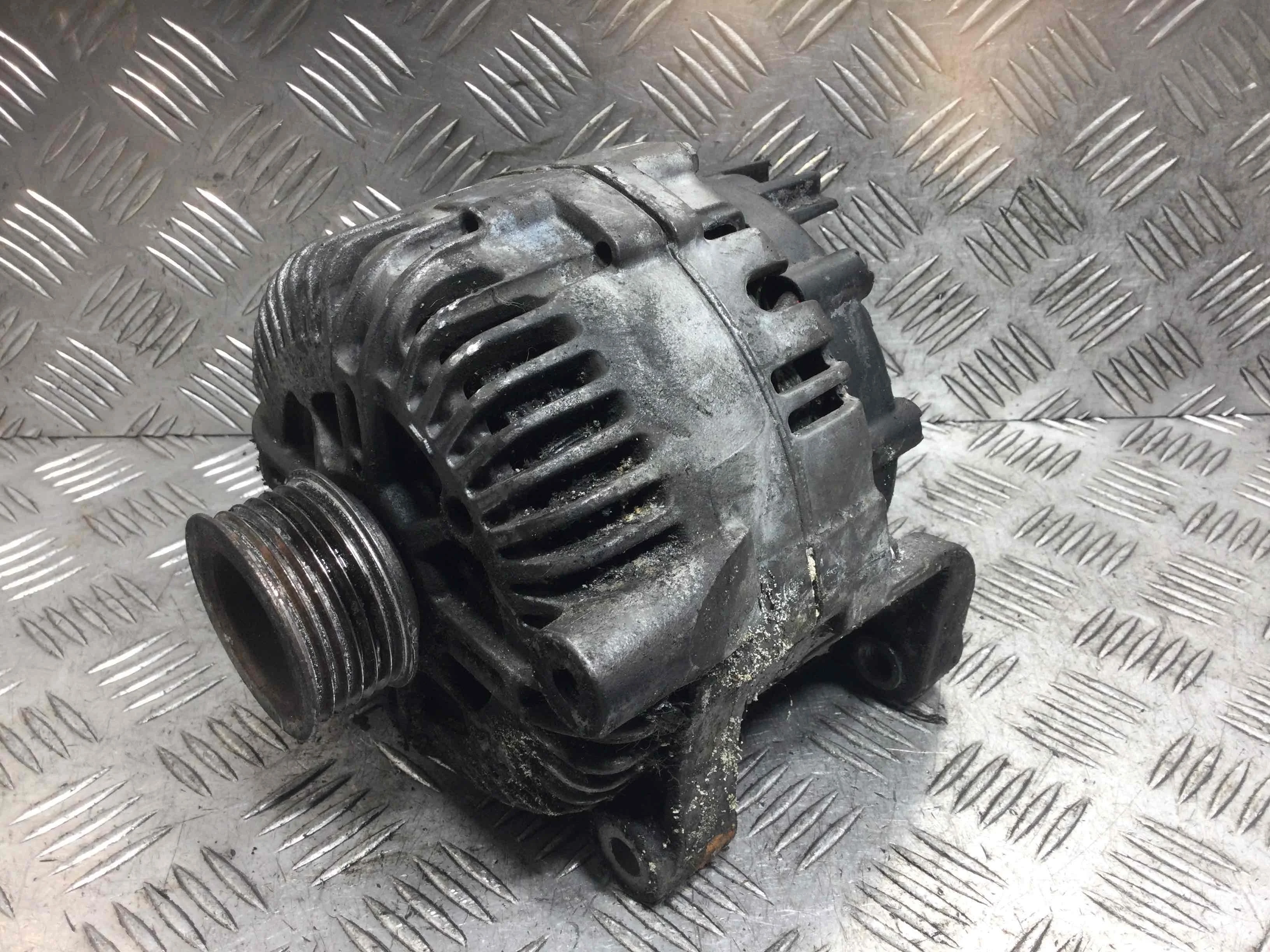 Генератор BMW 5-Series 5-Series E60 2003 - 2009 дизель 2.5 TDI Автомат Седан