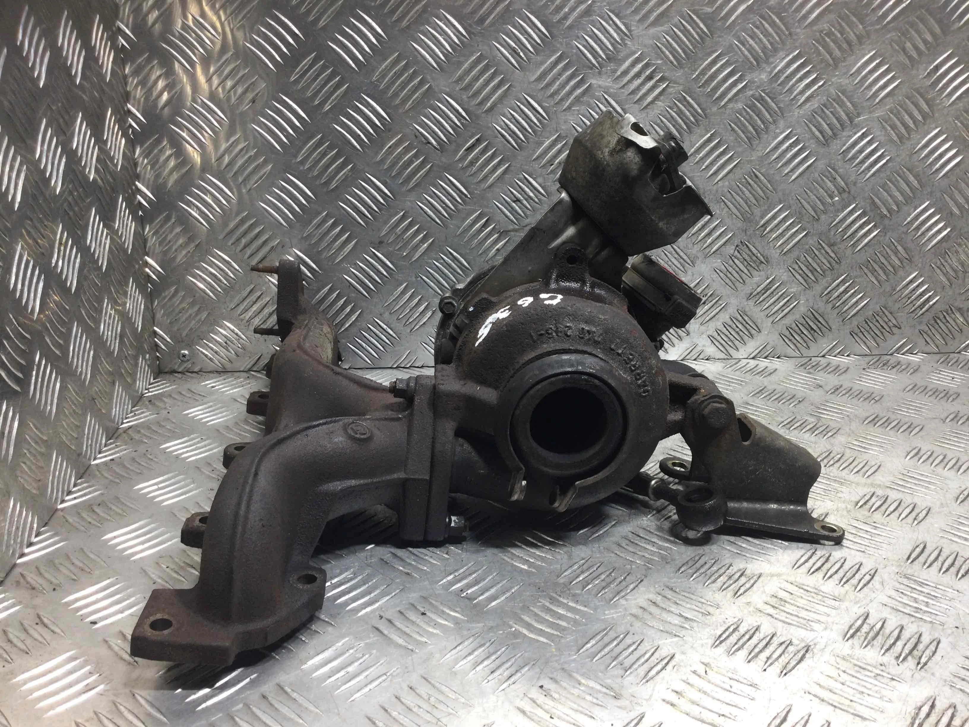 Турбина Volvo V50 1 поколение 2003-2007 дизель 2.0 HDI Механика Х/б