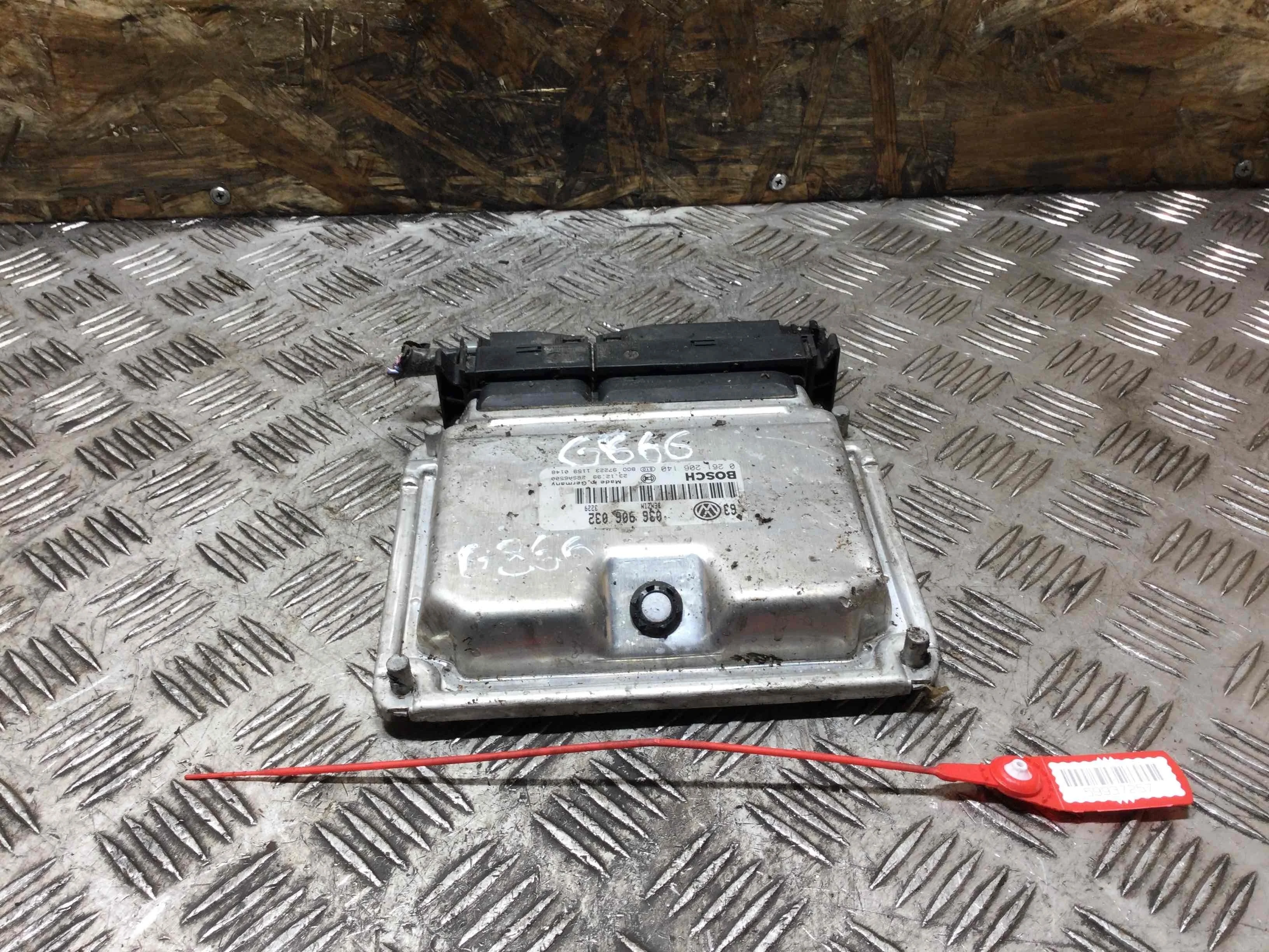 Блок управления двигателем Volkswagen Golf 4 поколение (1997-2004) бензин 1.4 i Механика Х/б