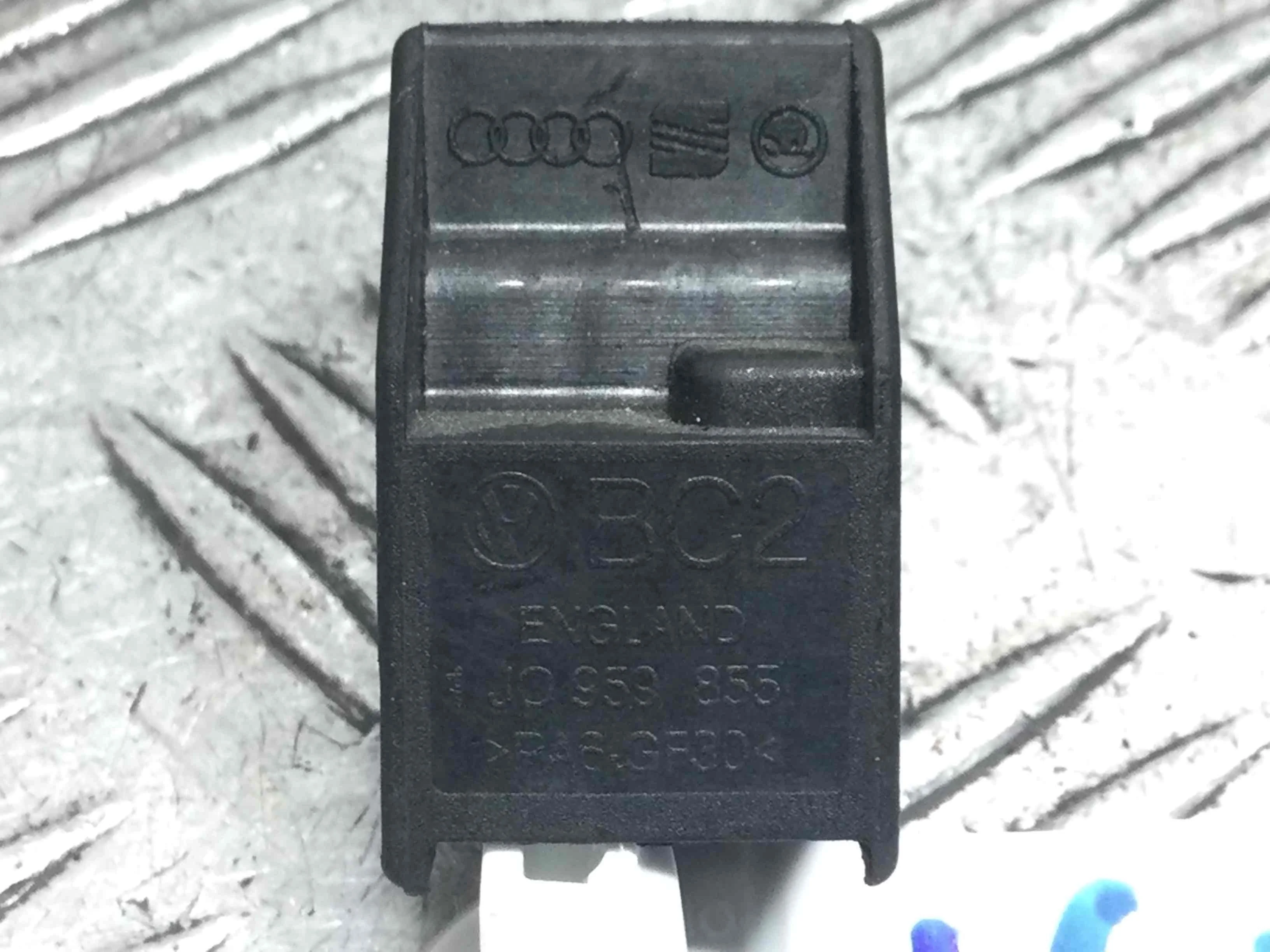 Кнопка стеклоподъемника переднего левого Volkswagen Passat B5+ [рестайлинг] (2000-2005) дизель 1.9 TDI Механика Универсал