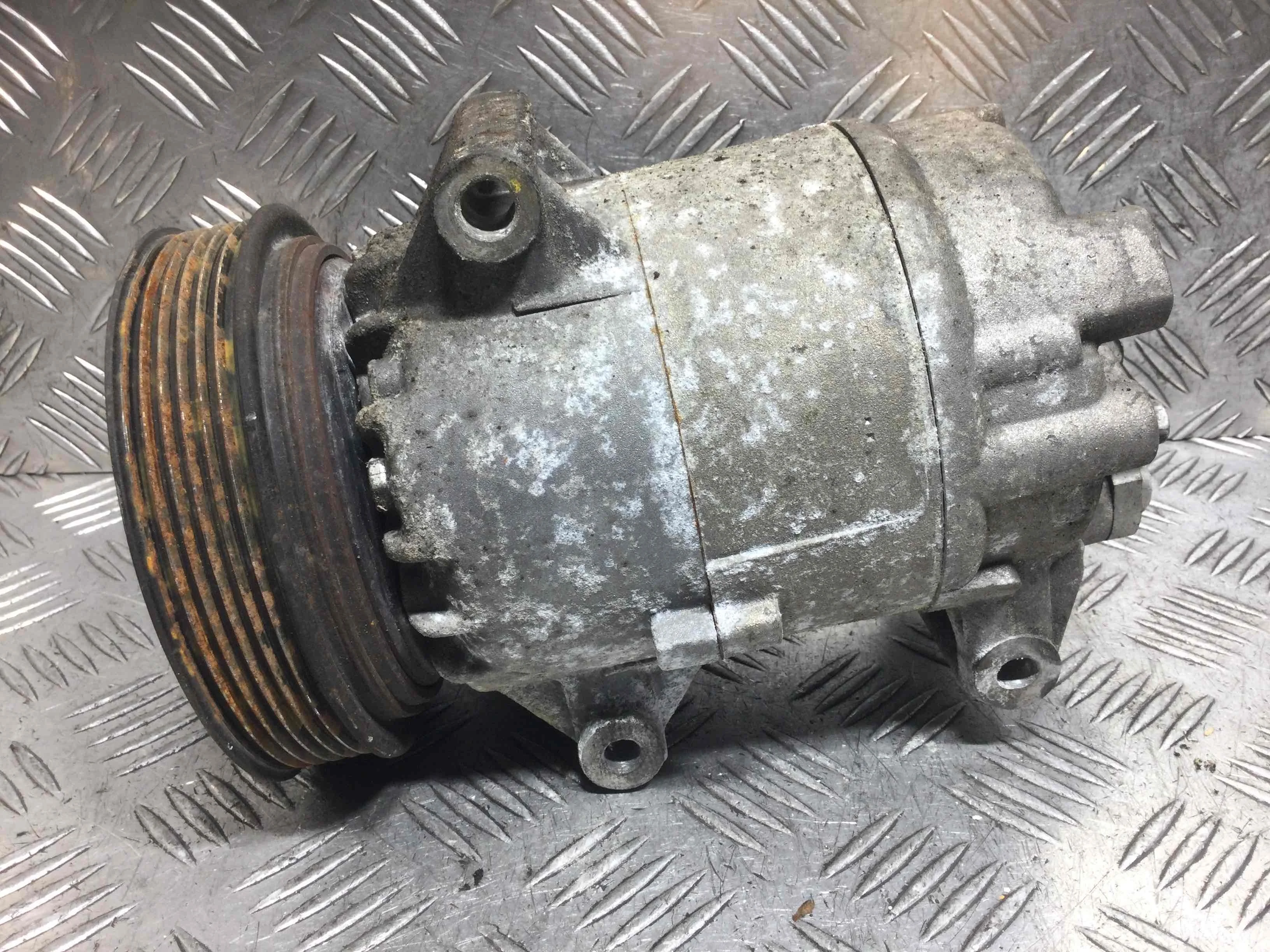 Компрессор кондиционера Renault Megane 2 поколение [рестайлинг] (2006-2009) бензин 1.6 i Механика