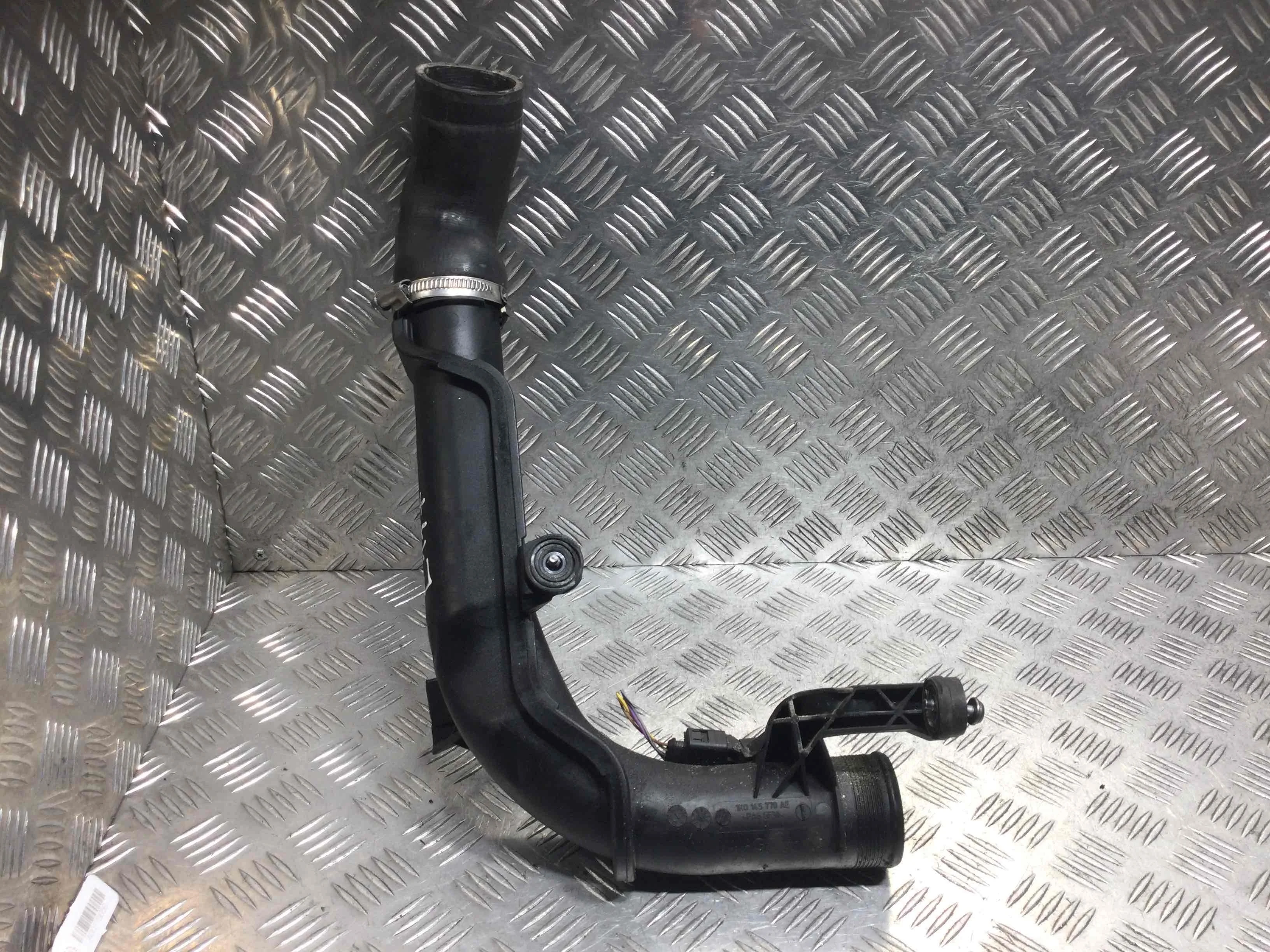 Патрубок интеркулера SEAT Leon 2 поколение [рестайлинг] (2009-2012) дизель 1.6 TDI Механика Х/б