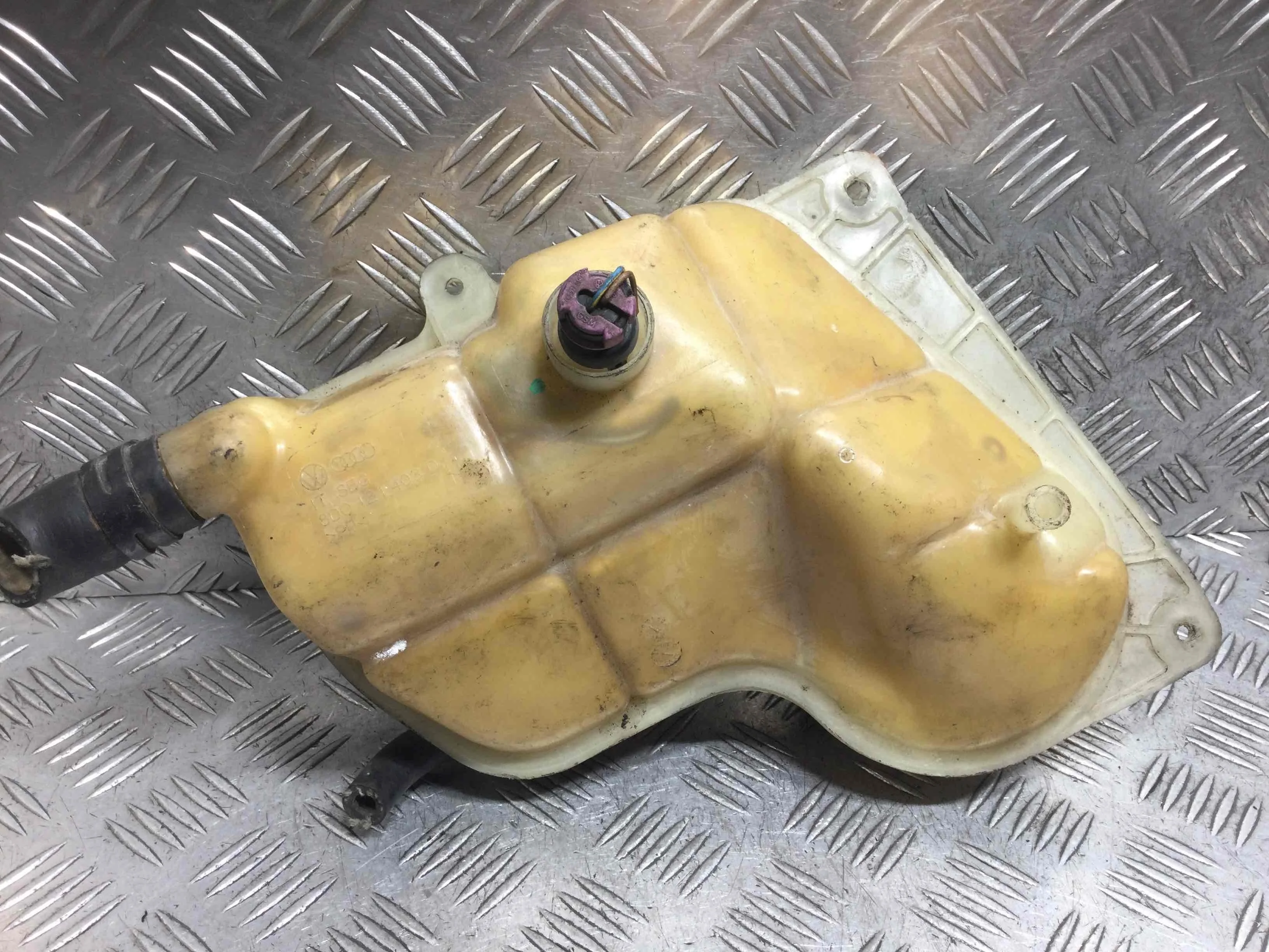 Бачок расширительный Audi A4 B5 (1994-1999) бензин 1.6 i Механика Седан