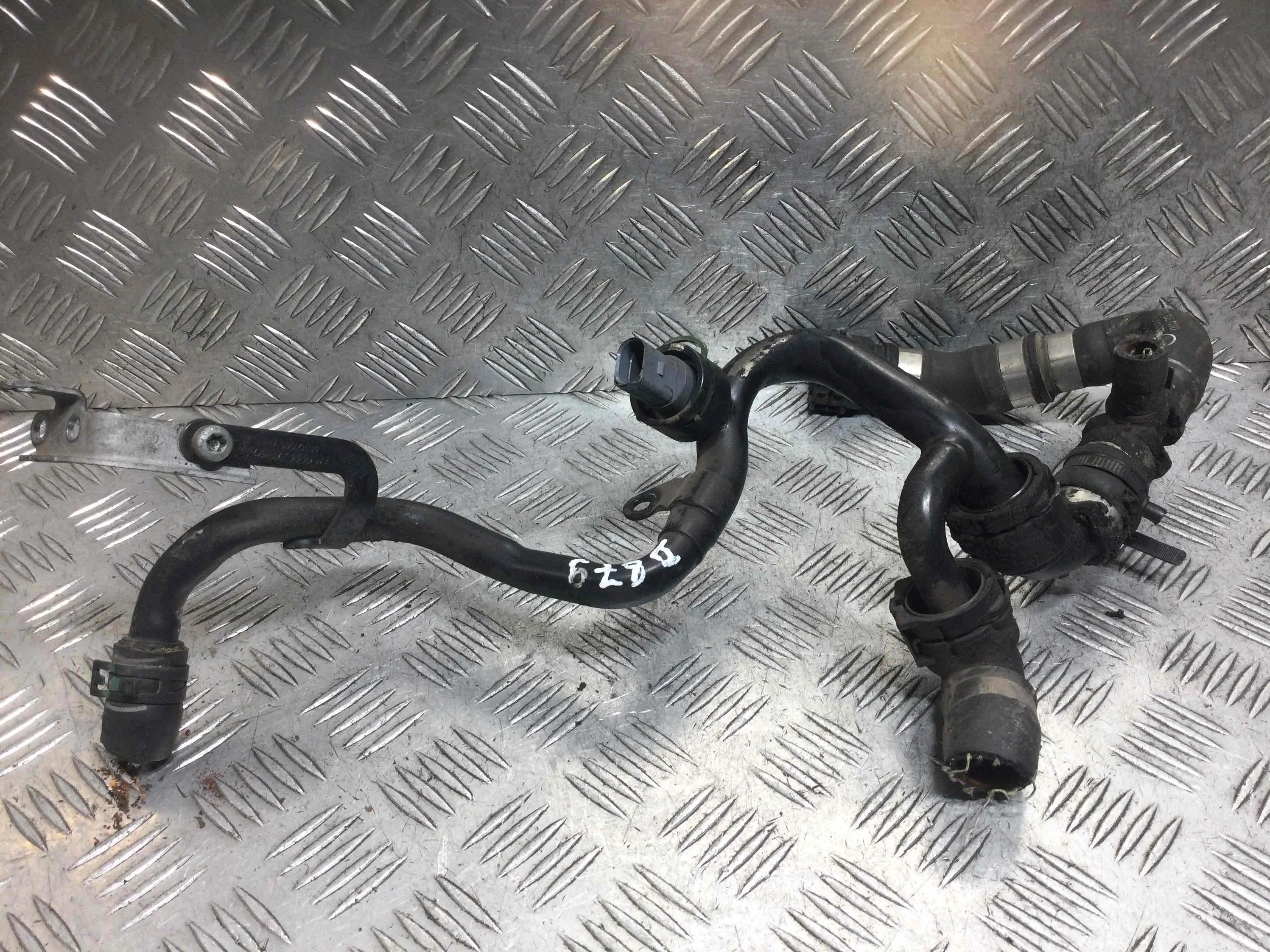 Трубка охлаждающей жидкости металлическая Audi A6 C6/4F (2004-2008) дизель 2.7 TDI Механика Универсал