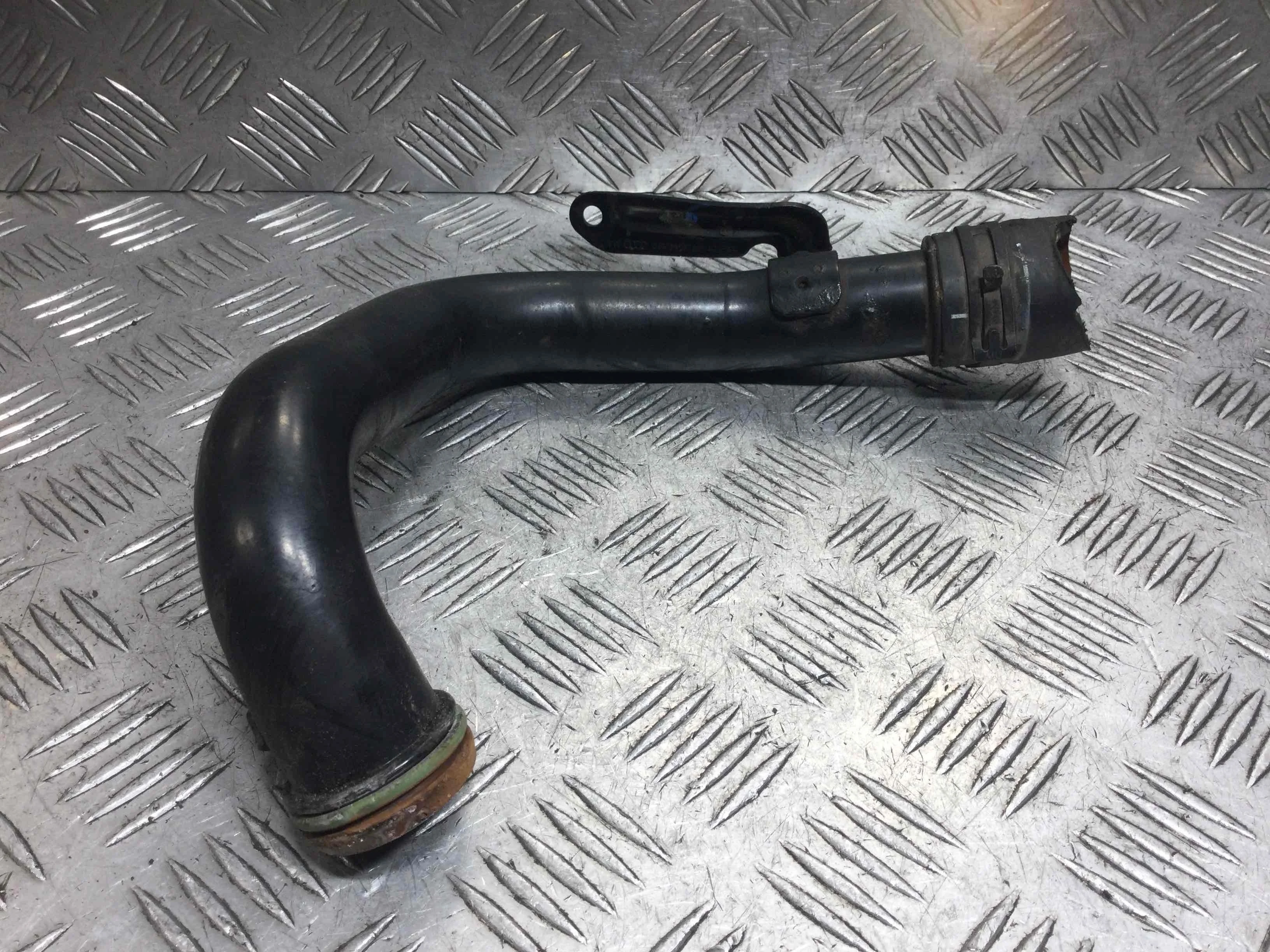 Трубка охлаждающей жидкости металлическая Audi A6 C6/4F (2004-2008) дизель 2.7 TDI Механика Универсал