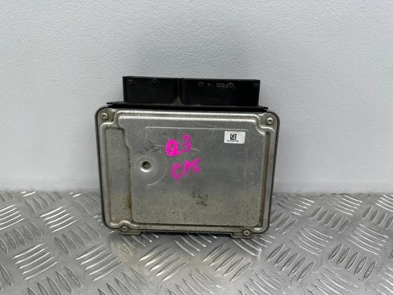 Блок управления двигателем Audi Q3 8U