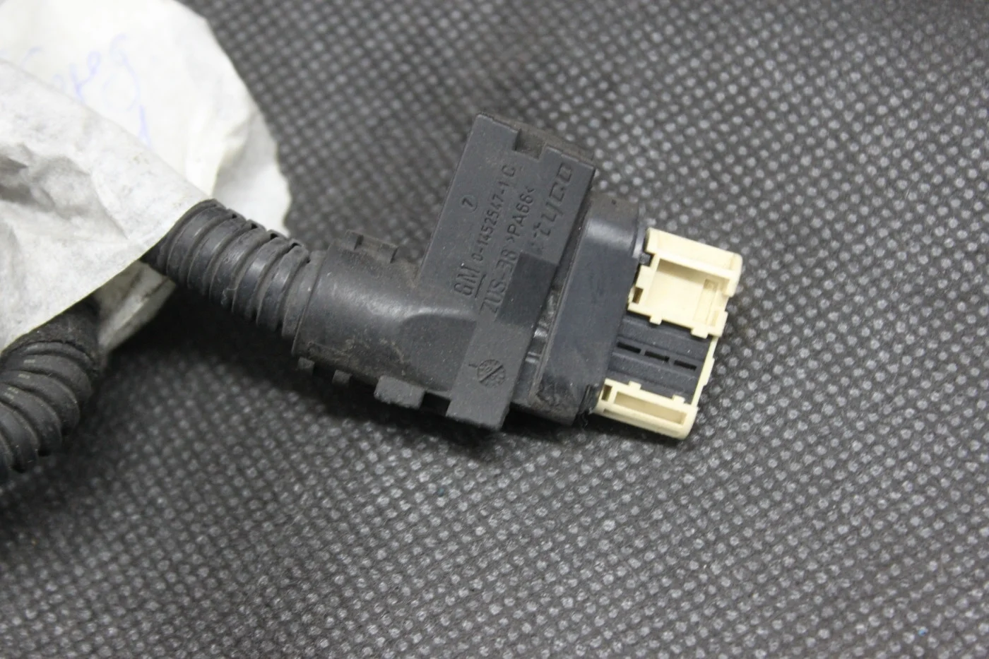 Разъем датчика удара переднего Opel Astra H Zafira