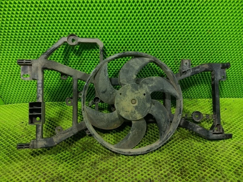 Вентилятор охлаждения радиатора Renault Sandero 2016 214810048R ХЭТЧБЕК D4FF732