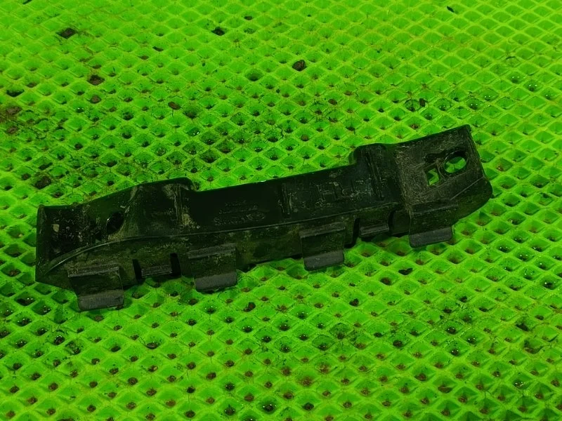 Кронштейн переднего бампера правый Kia Ceed 1 2010 865181H000 УНИВЕРСАЛ G4FC