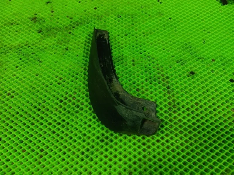 Брызговик передний левый Kia Ceed 1 2010 868311H000 УНИВЕРСАЛ G4FC