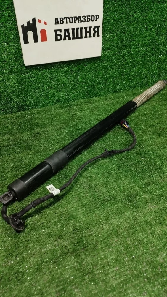 Амортизатор багажника Volkswagen Touareg 2016 7P6827851F NF CMTA