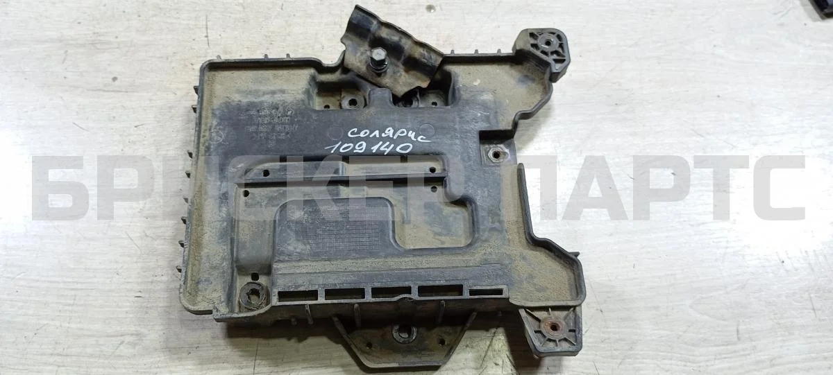 Крепление аккумулятора Хендай Солярис 1рестайлинг