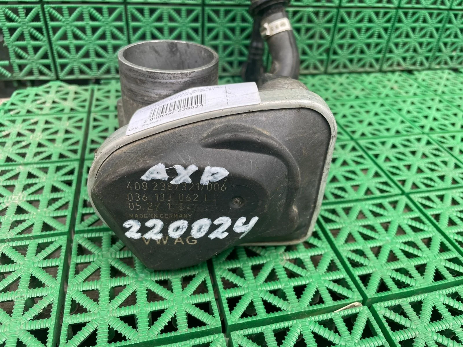 Дроссельная заслонка AUDI A3, SKODA OCTAVIA 1U, VOLKSWAGEN GOLF 4 1,4 AXP 2000- Б/У A3(1997-2003);OCTAVIA 1U(1997-2009);GOLF 4(1998-2004);BORA(1999-2004)