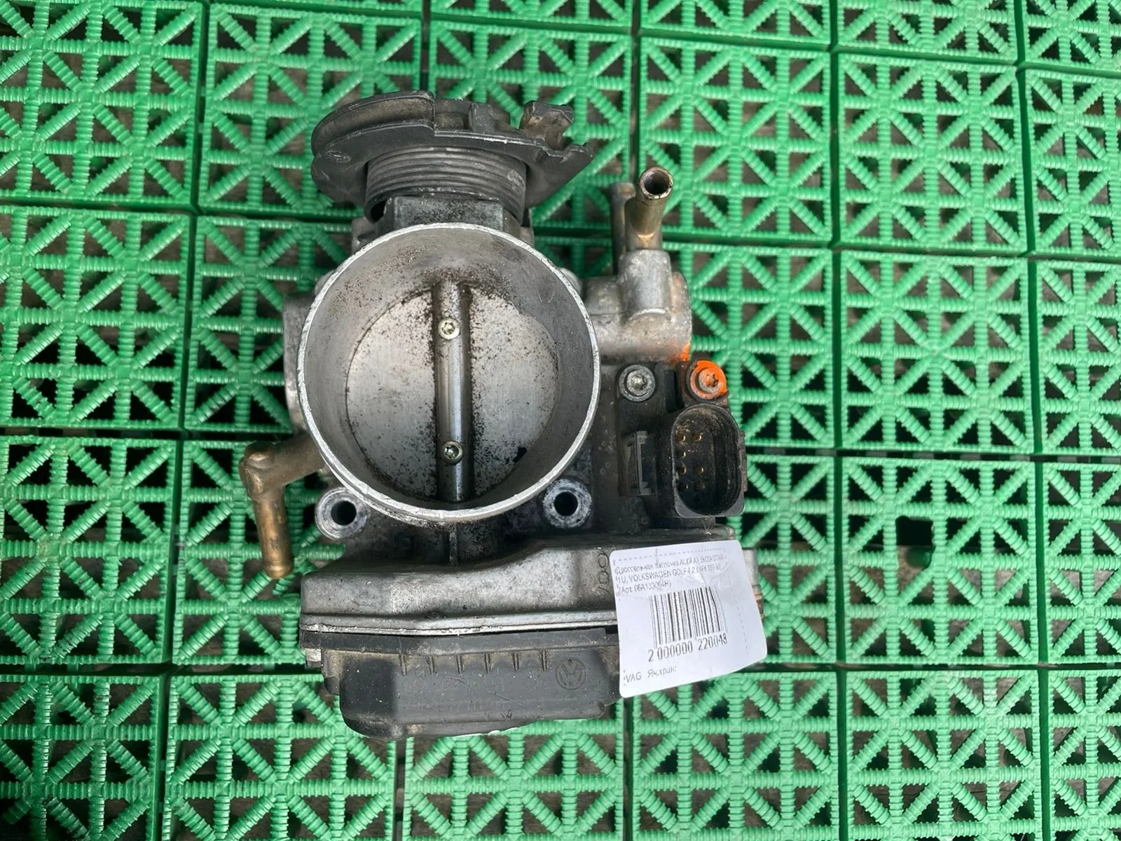 Дроссельная заслонка AUDI A3, SKODA OCTAVIA 1U, VOLKSWAGEN GOLF 4 2,0 APK 1997- Б/У A3(1997-2003);OCTAVIA 1U(1997-2009);GOLF 4(1998-2004);BORA(1999-2004)