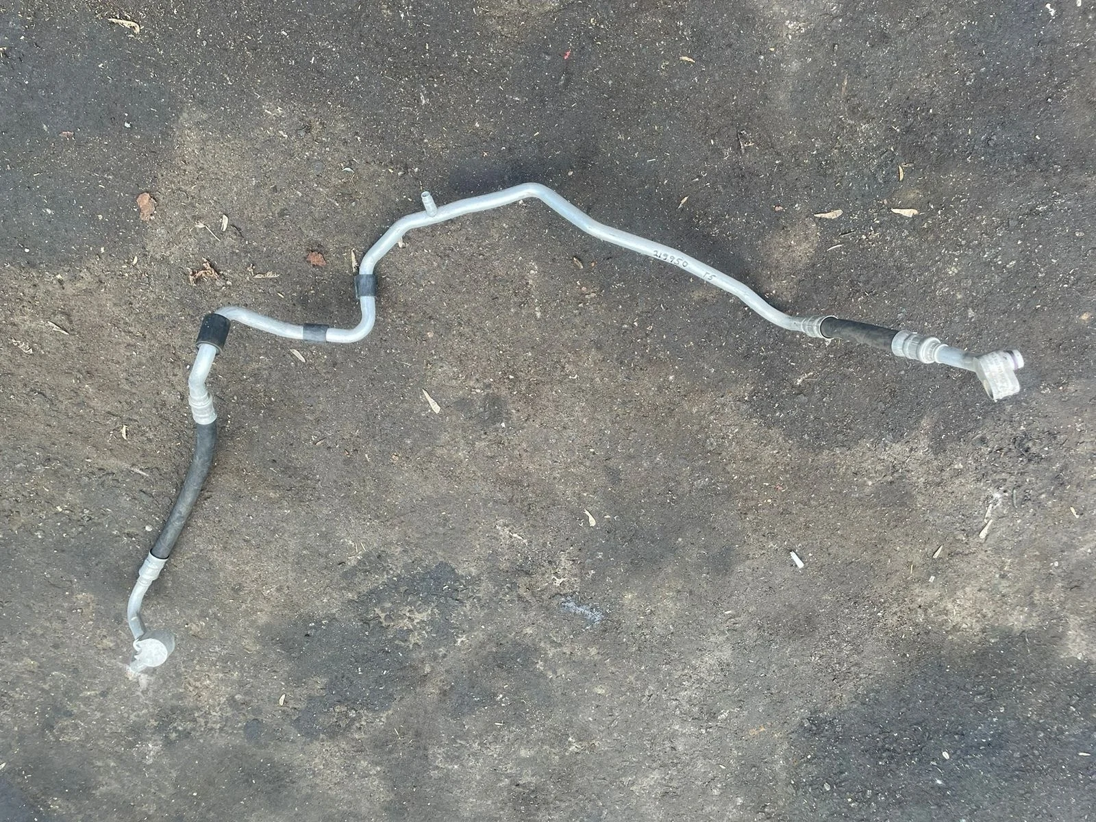 Шланг, трубка кондиционера, хладогента AUDI A3, SKODA OCTAVIA 1Z, VOLKSWAGEN GOLF 5/5+, JETTA 5, PASSAT B6 2005- толст.комп.салон б/у A3(2004-2013);OCTAVIA 1Z(2004-2012);GOLF 5(2004-2009);JETTA 5(2005-2009);TOURAN(2003-2010)