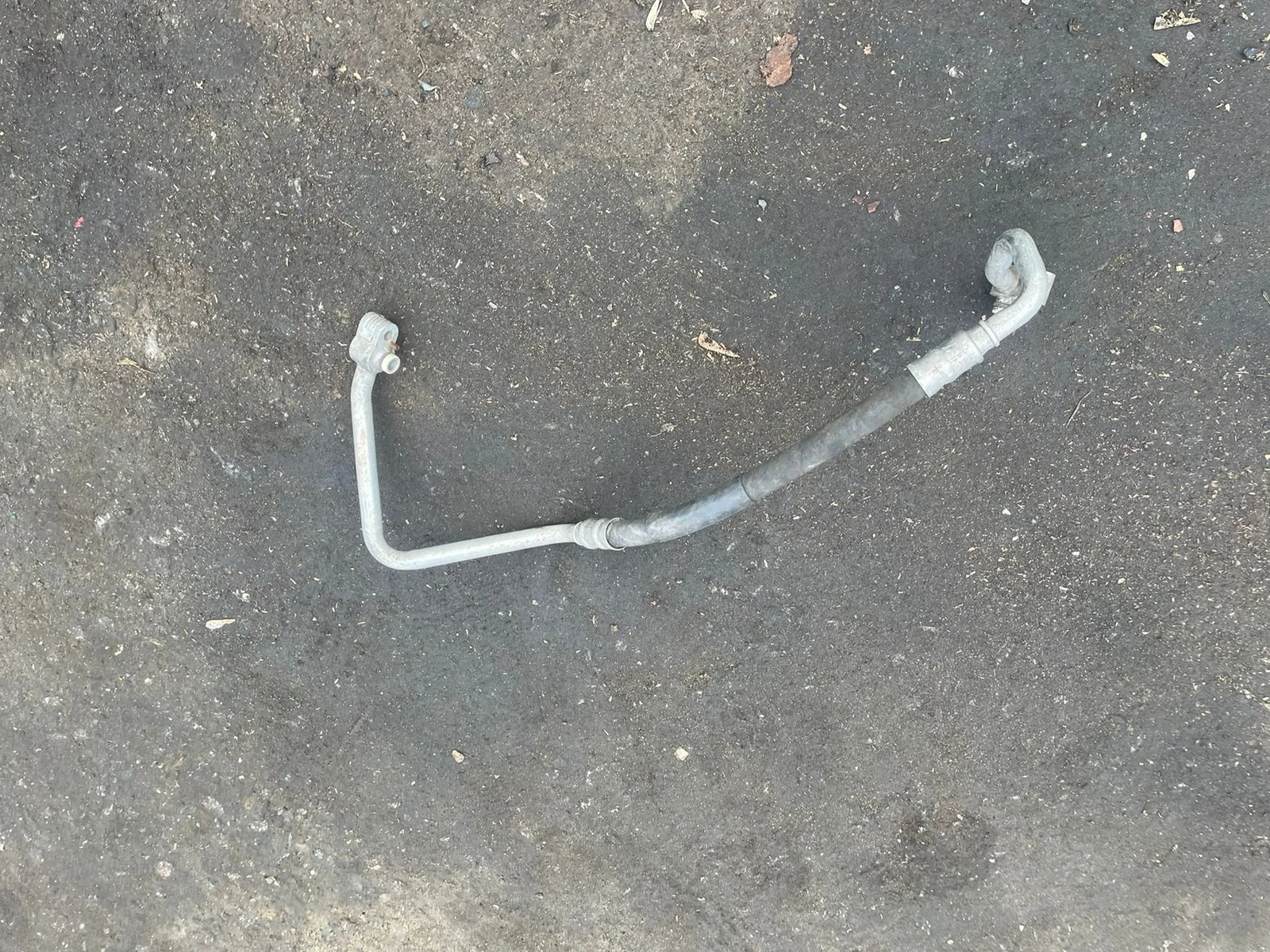 Шланг, трубка кондиционера, хладогента VOLKSWAGEN PASSAT B6 2005- толст.комп.рад. б/у PASSAT B6(2005-2010)