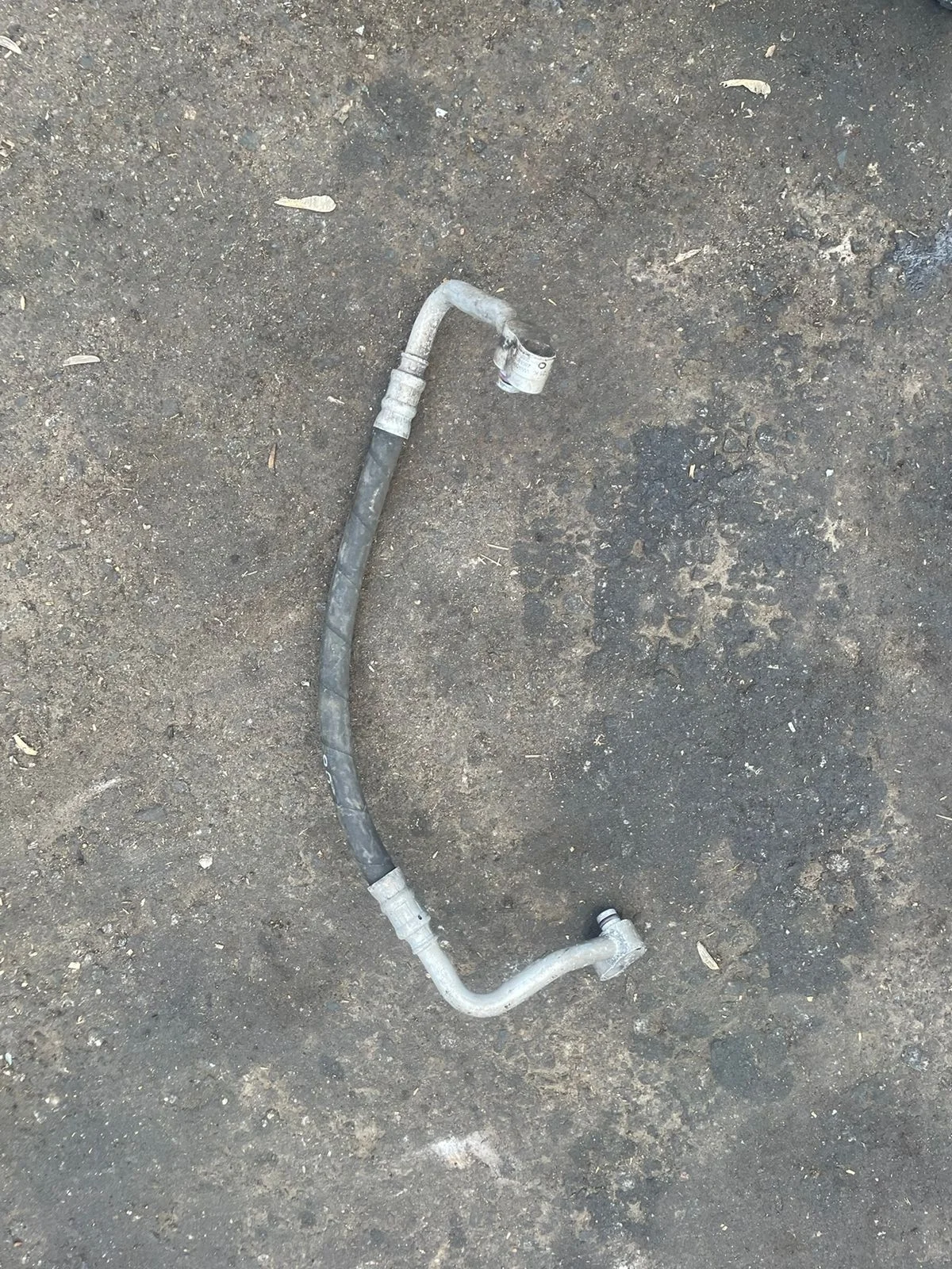 Шланг, трубка кондиционера, хладогента VOLKSWAGEN PASSAT B6 2005- толст.комп.рад. б/у PASSAT B6(2005-2010)