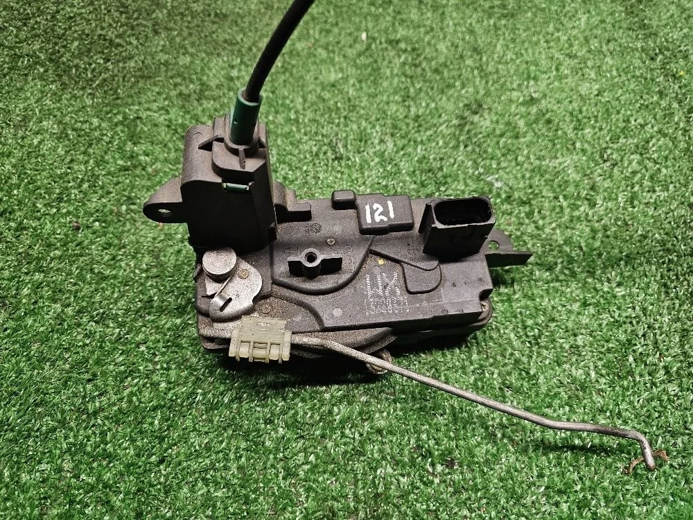 Замок двери передний левый Opel Astra-H