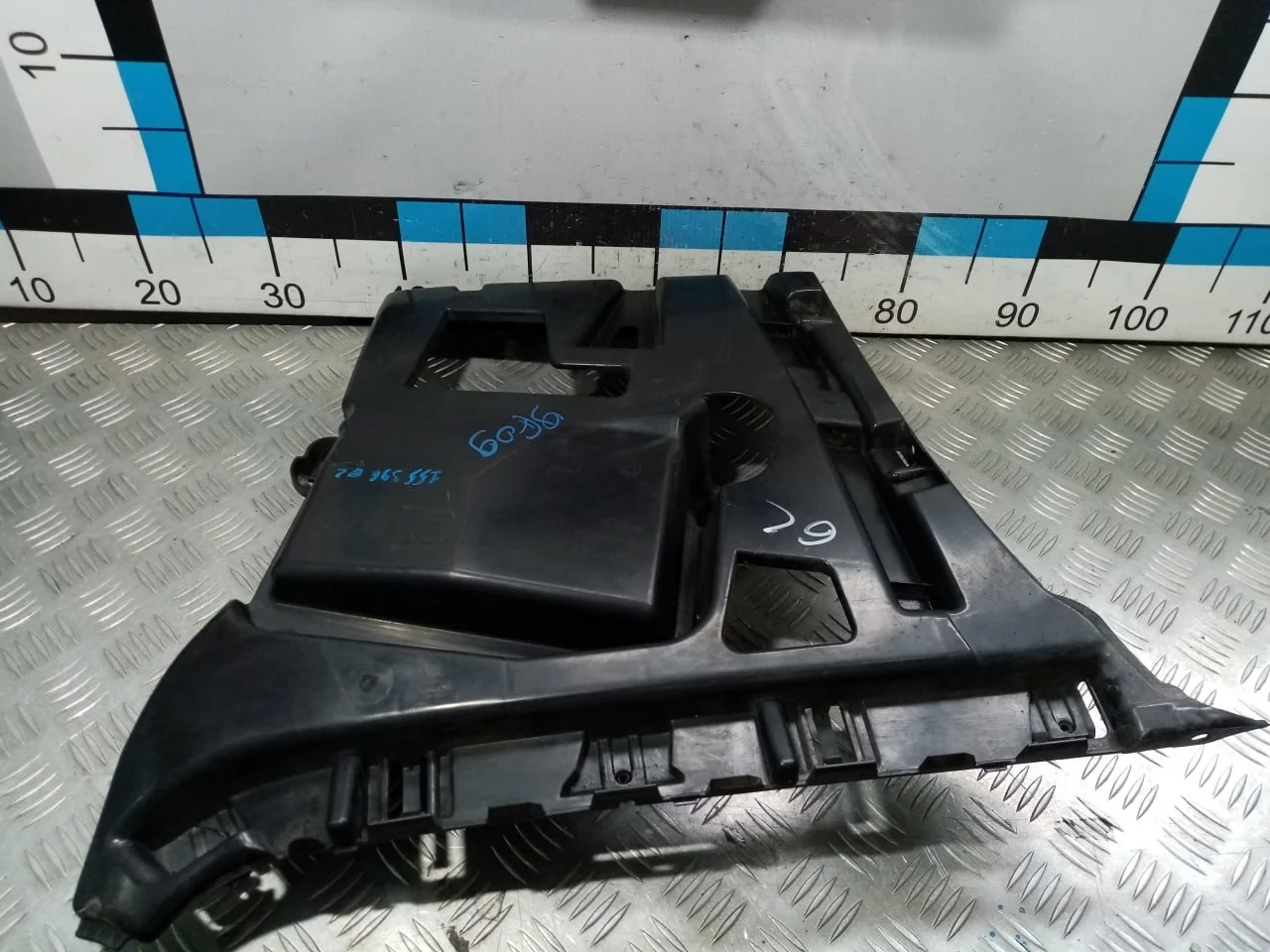 [Б/У] Кронштейн заднего бампера левый BMW - Незначительная трещина крепления [Незначительные дефекты] [Код: 00606186 ]