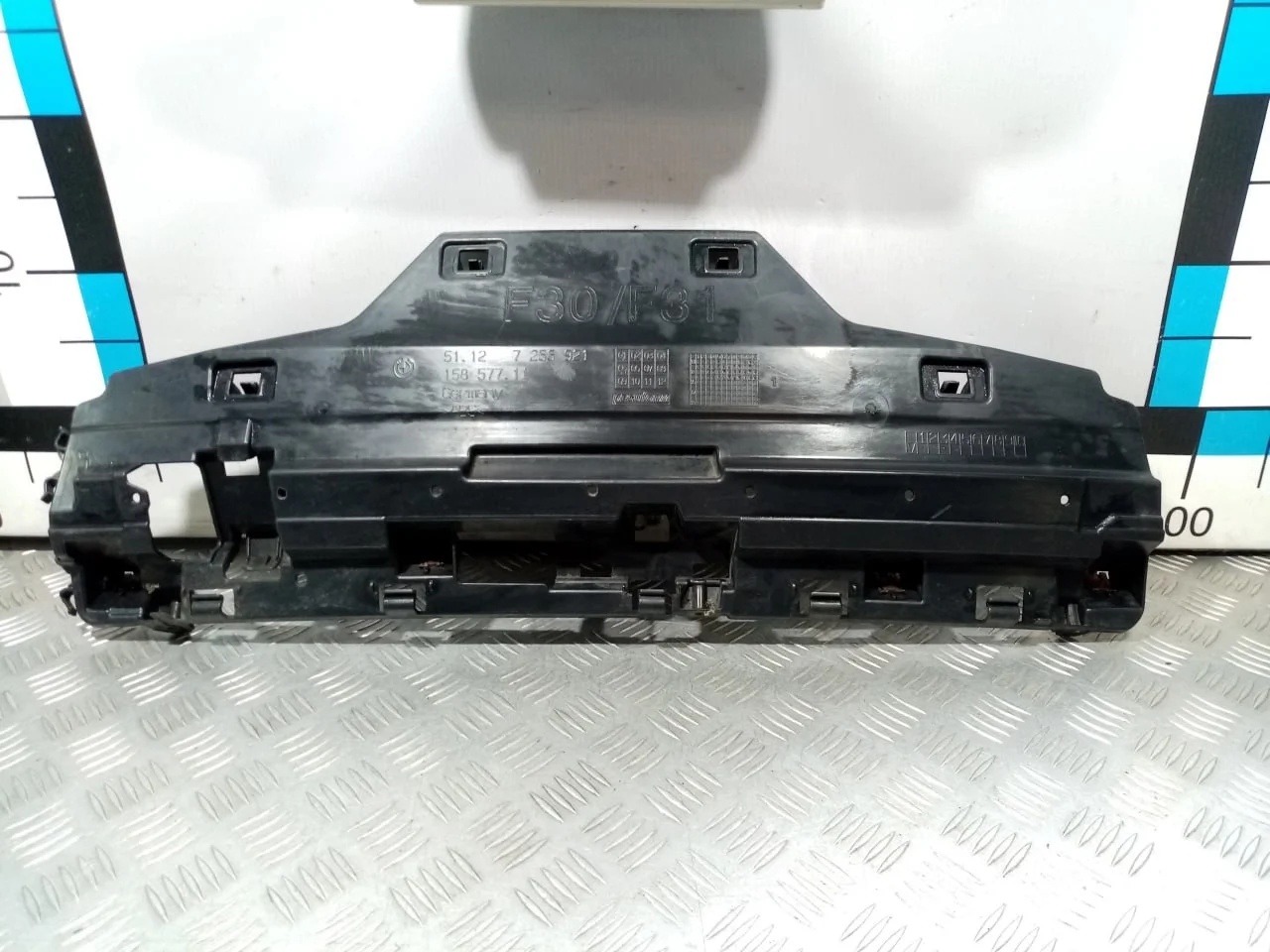 [Б/У] Кронштейн заднего бампера центральный [Код: 00606127 ]