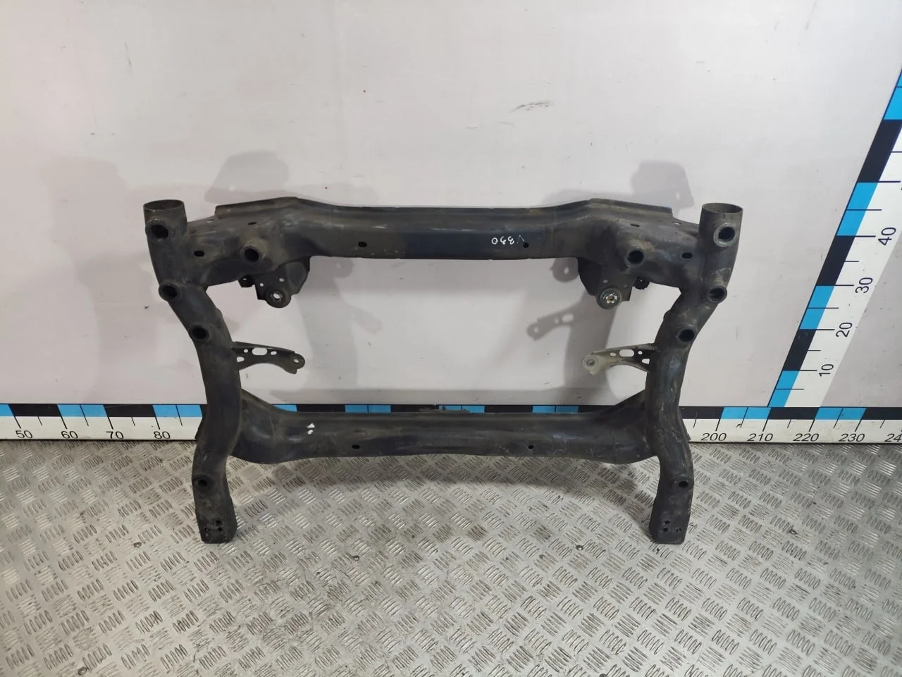 [Б/У] Балка подмоторная [Код: 00608725 ]