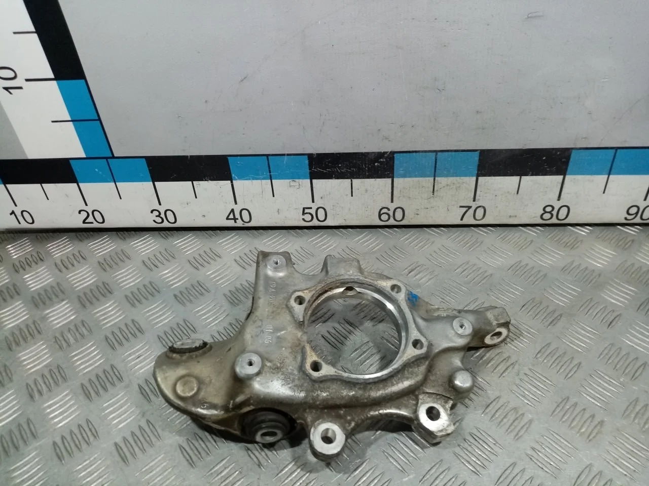 [Б/У] Кулак поворотный задний левый Mercedes W205 [Код: 00607799 ]