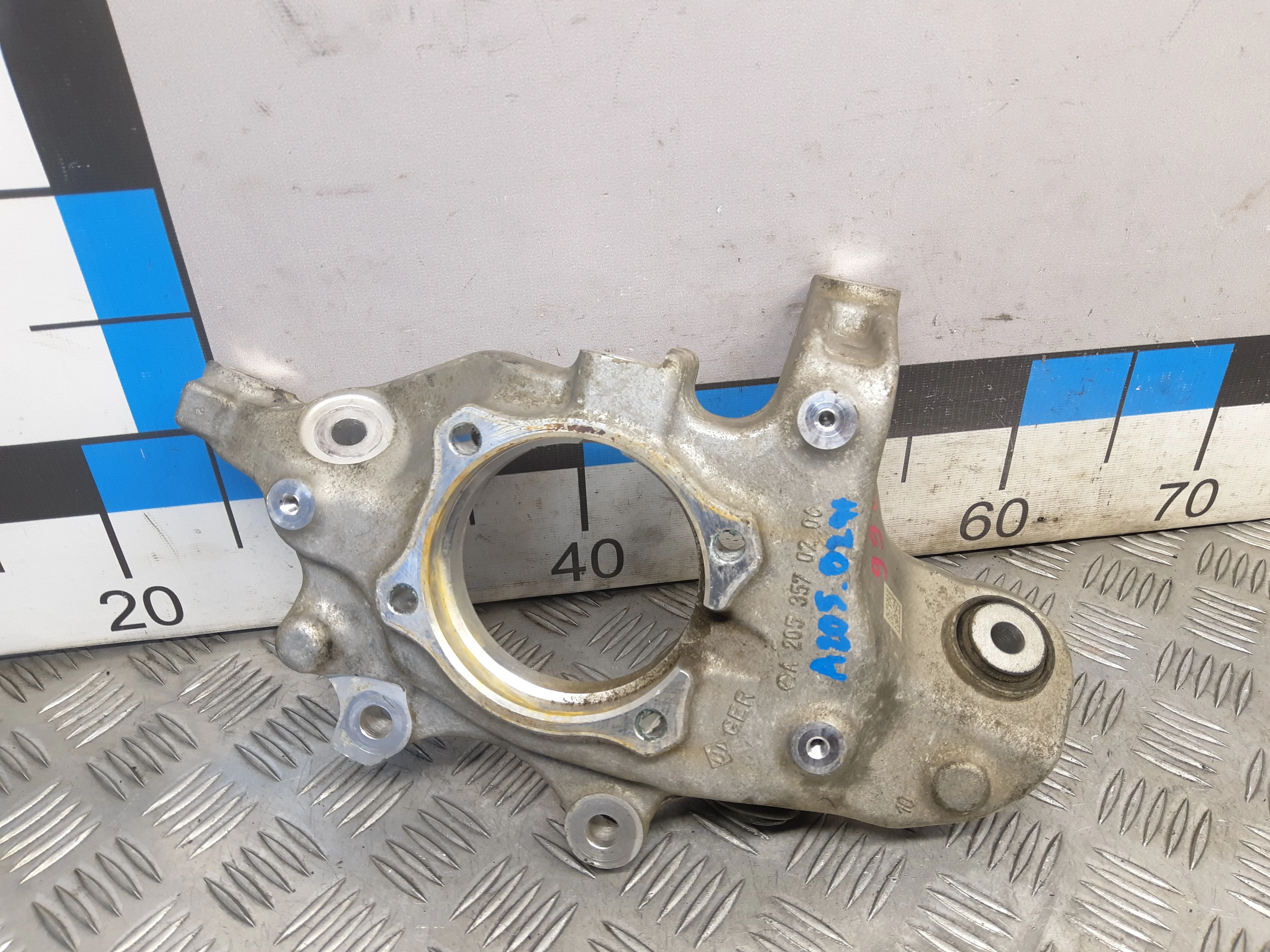 [Б/У] Кулак поворотный задний правый Mercedes - Отличное состояние. [Код: 00292299 ]