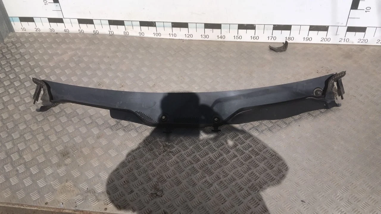 [Б/У] Решетка стеклоочистителя MB GL X164 ML W164 [Код: 00334128 ]